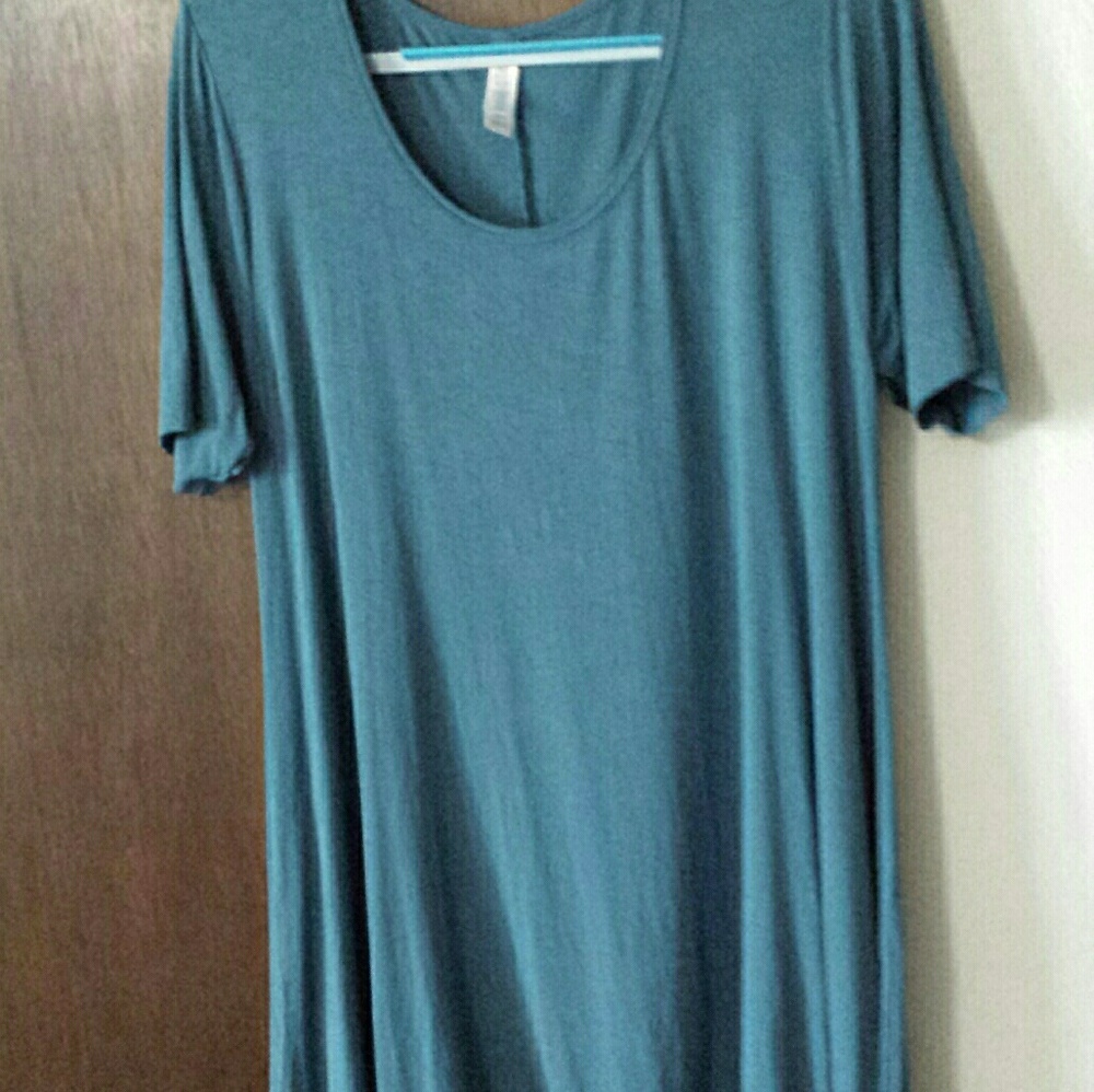LuLaRoe Perfect T - Small
